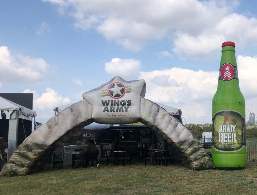 Inflable Arco Botella Wings Army